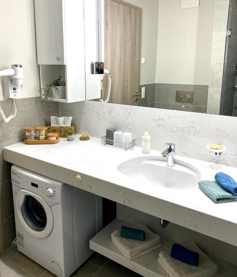 Atrium Apartman Heviz Mit Panoramaterrasse Und Tiefgarage Eksteriør bilde