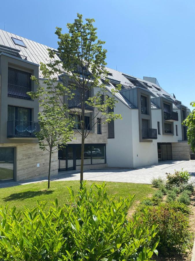 Atrium Apartman Heviz Mit Panoramaterrasse Und Tiefgarage Eksteriør bilde