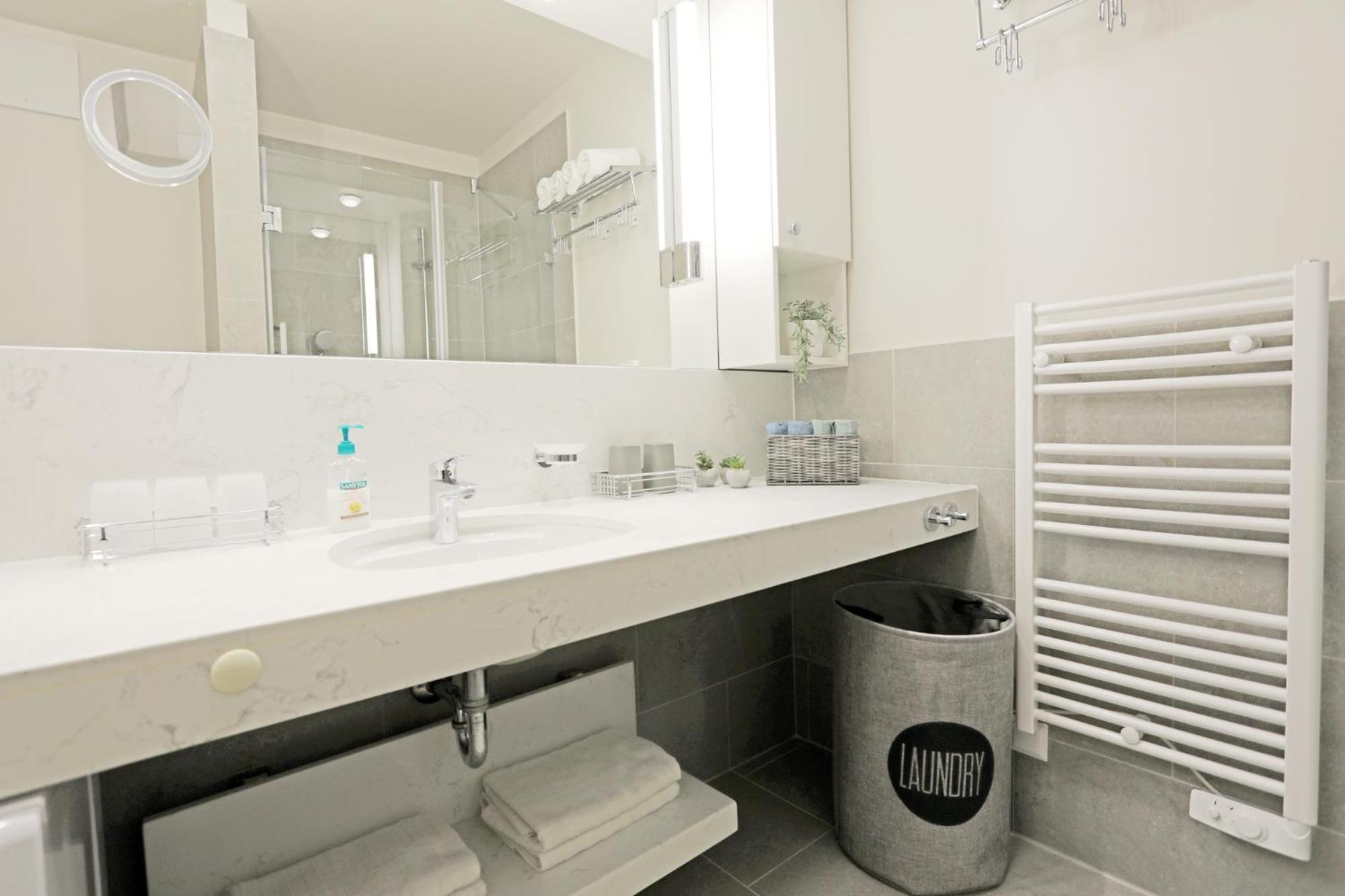 Atrium Apartman Heviz Mit Panoramaterrasse Und Tiefgarage Eksteriør bilde
